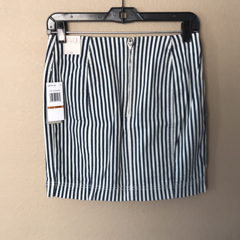 Jolt Skirt - Picture 2 of 6
